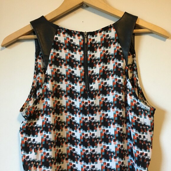 Two Tone Pixel & Faux Leather Shoulder Back Zipper Tank Top - Picture 5 of 13